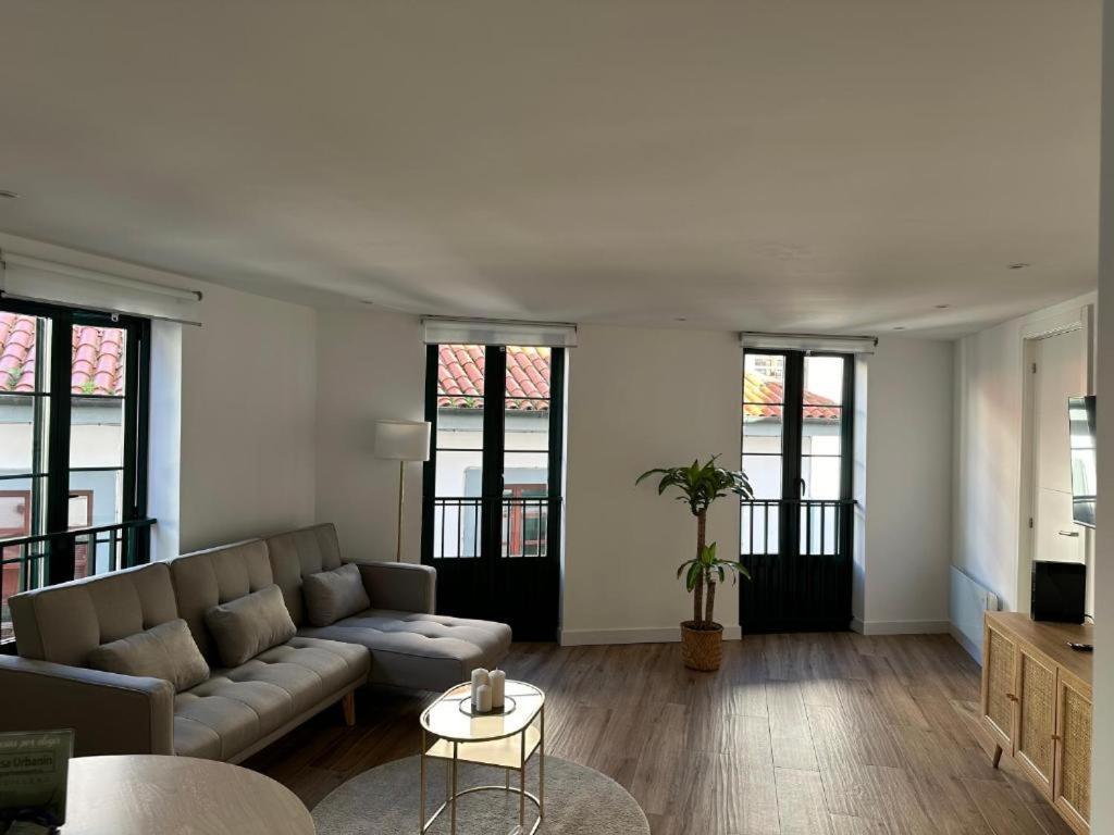 Apartamentos Urbanin II Plaza De San Pedro Cudillero Luaran gambar