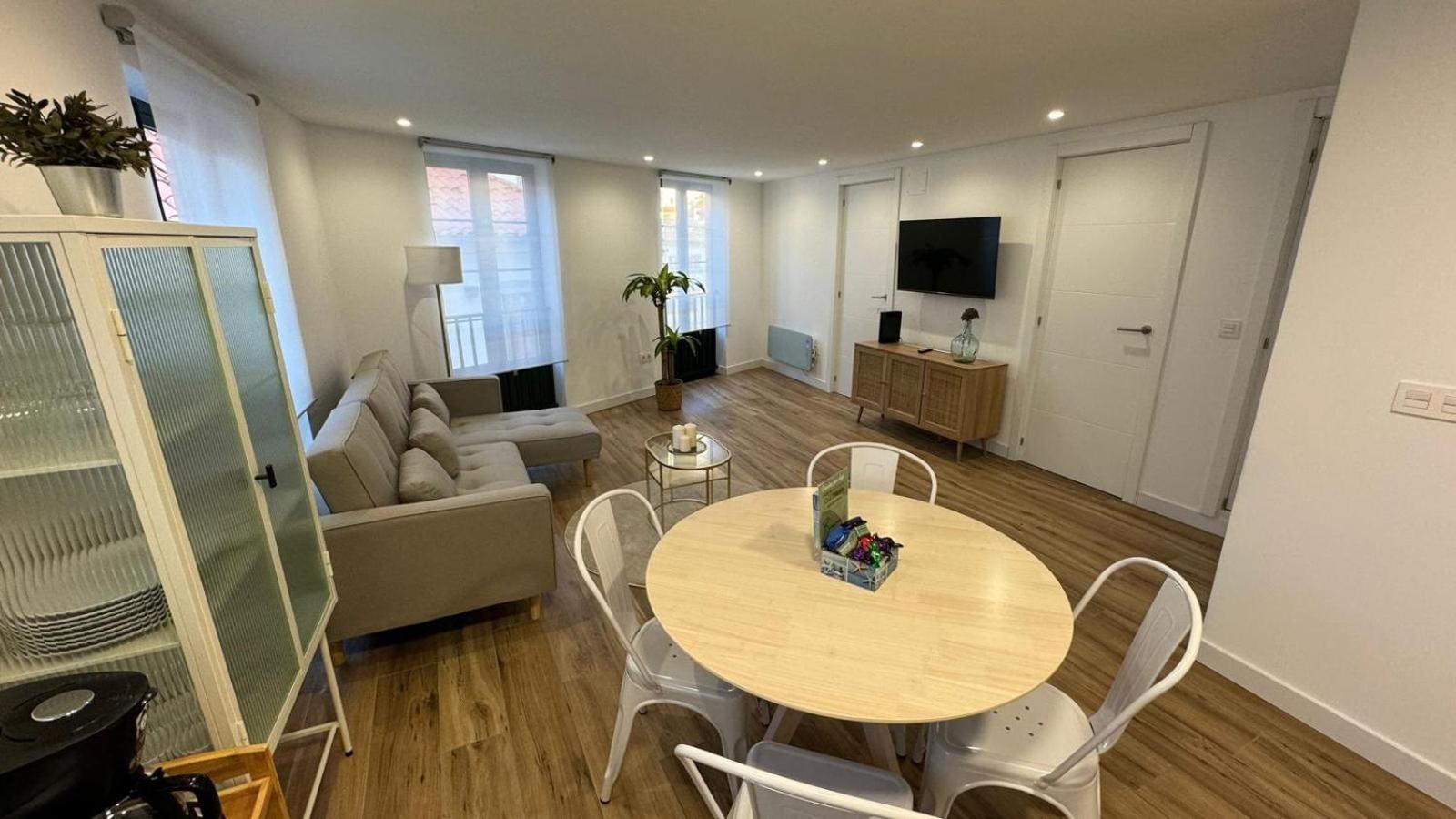 Apartamentos Urbanin II Plaza De San Pedro Cudillero Luaran gambar